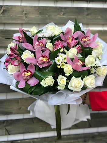 Букет цветов из: Розы и Хризантемы в Плиево