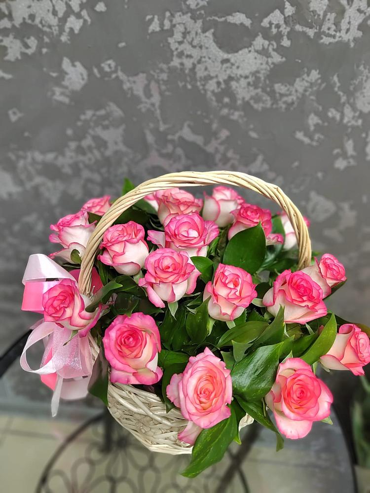 Цветочная композиция из Розы в корзине в Плиево