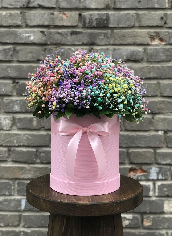 Цветочная композиция из Гипсофила и Розы в шляпной коробке в Плиево
