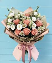 Букет цветов из:  Розы, Альстромерии и Лизиантусы в Плиево