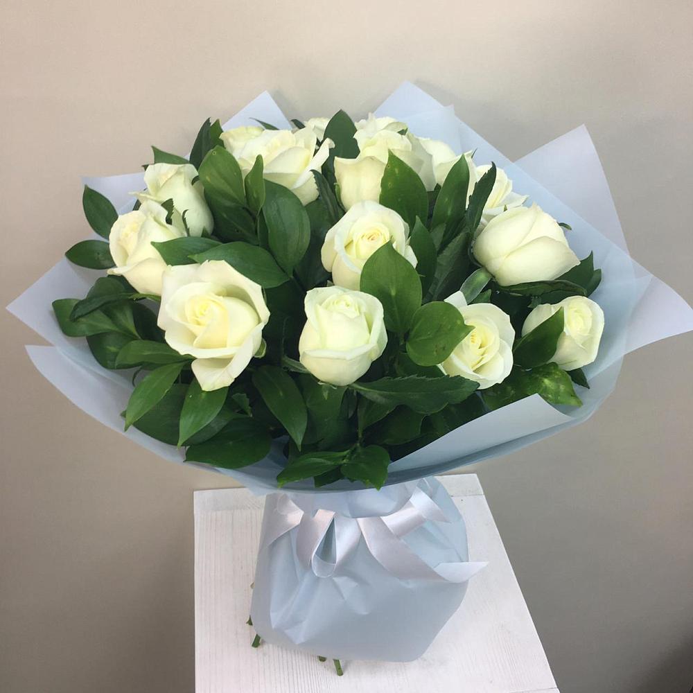 Букет 15 Белых роз Проуд в Плиево