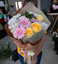 Букет цветов из:  Герберы, Розы и Хризантемы в Плиево