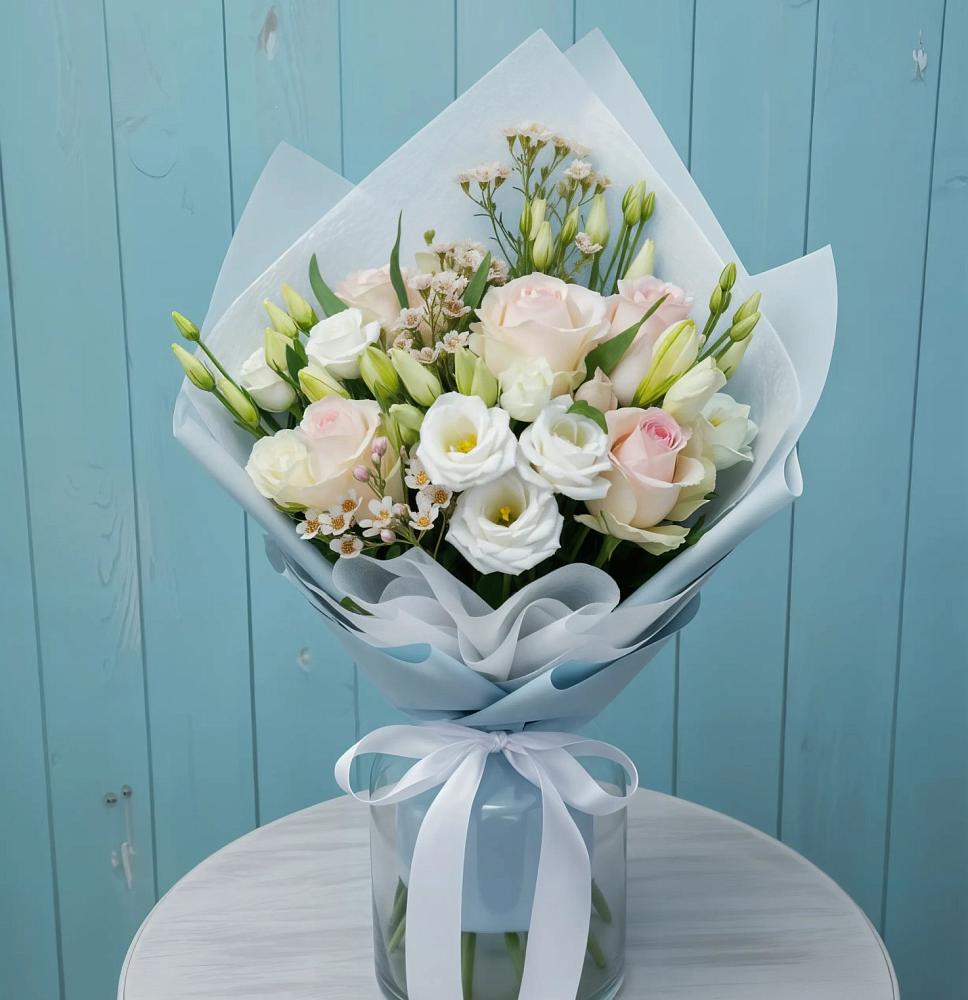 Букет цветов из: Розы и Лизиантусы в Плиево