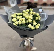 Букет Белые кустовые розы Солинеро в Плиево