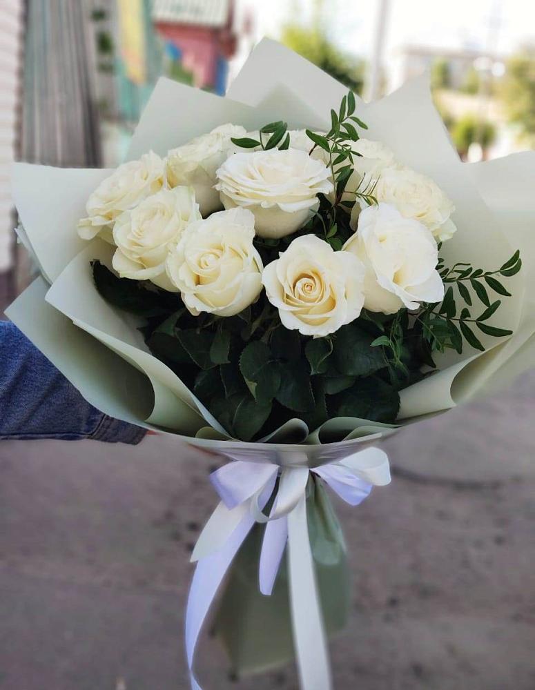 Букет Белые розы Проуд в Плиево