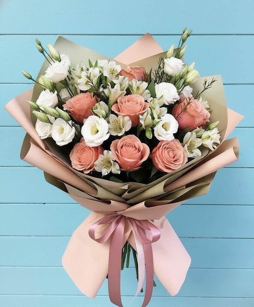 Букет цветов из: Розы, Альстромерии и Лизиантусы в Плиево