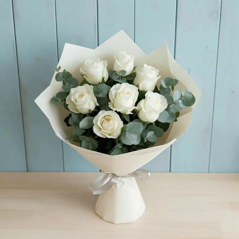 Букет Белые розы в Эвкалипте в Плиево