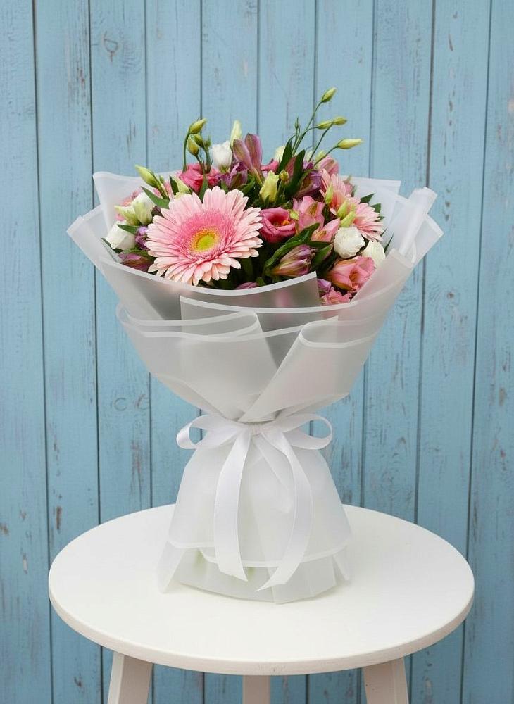 Букет цветов из: Герберы, Альстромерии и Лизиантусы в Плиево