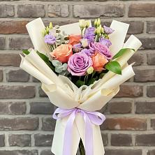 Букет цветов из:  Лизиантусы и Розы в Плиево