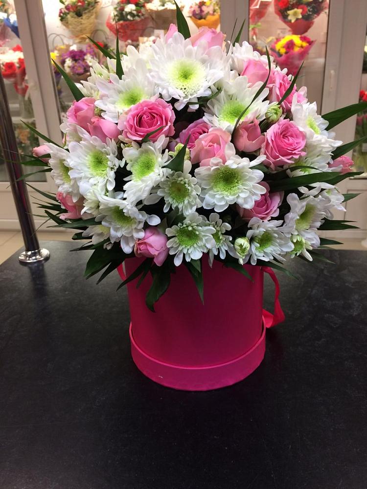 Цветочная композиция из Розы и Хризантемы в шляпной коробке в Плиево