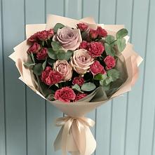 Букет цветов из:  Гвоздики и Розы в Плиево