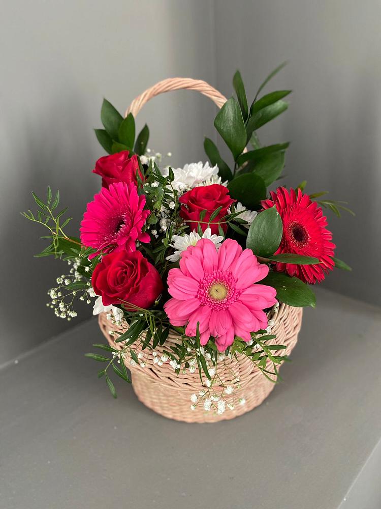 Цветочная композиция из Розы, Хризантемы и Герберы в корзине в Плиево