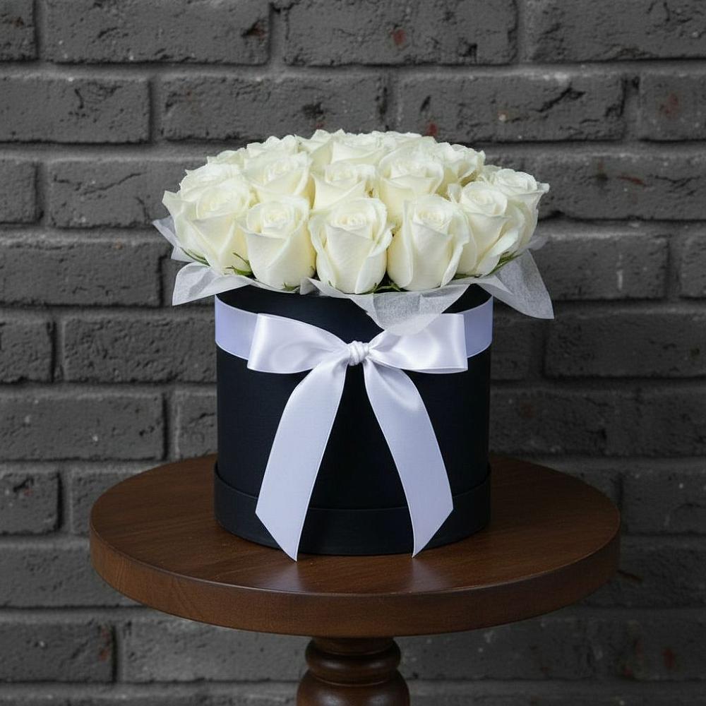 Цветочная композиция из Розы в шляпной коробке в Плиево