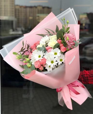 Букет цветов из: Розы, Лизиантусы и Хризантемы в Плиево