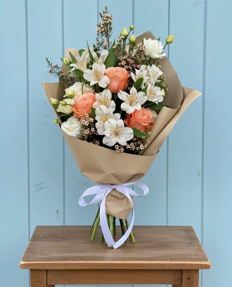 Букет цветов из: Альстромерии, Лизиантусы, Розы и Хризантемы в Плиево