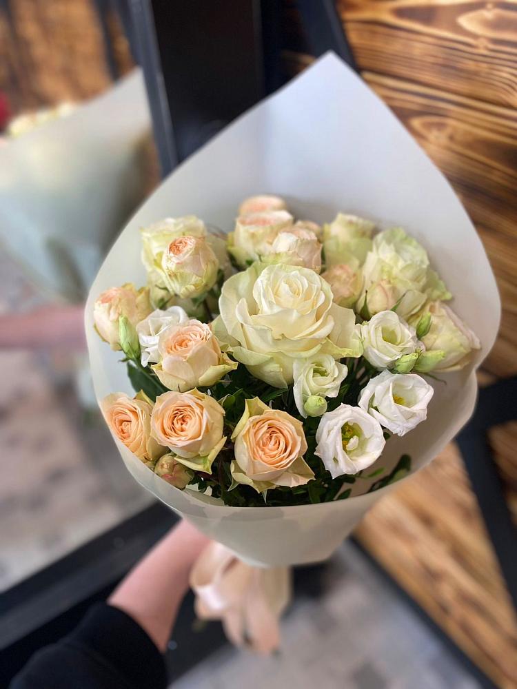 Букет цветов из: Розы и Лизиантусы в Плиево