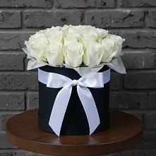 Цветочная композиция из Розы в шляпной коробке в Плиево